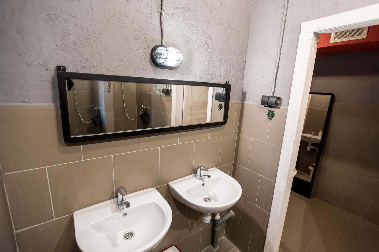 Lviv Loft Prison Vandrehjem Eksteriør billede