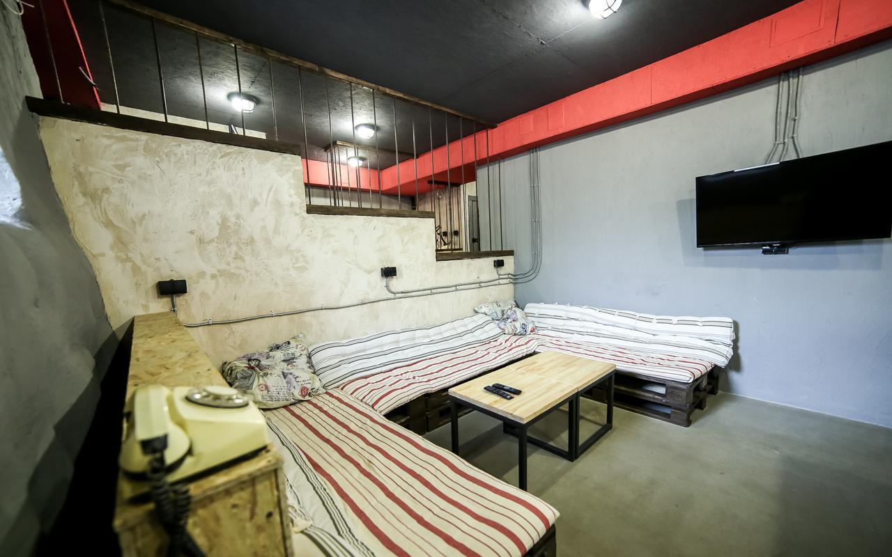 Lviv Loft Prison Vandrehjem Eksteriør billede